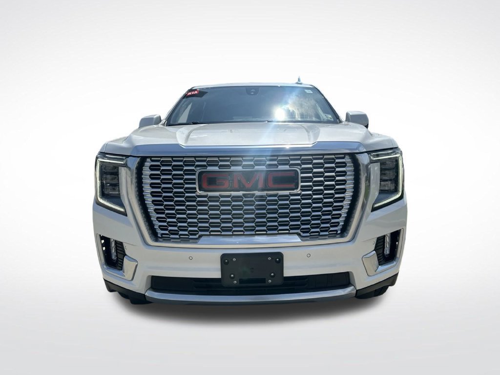 Used 2021 GMC Yukon Denali w/ Denali Premium Package RWD image 3