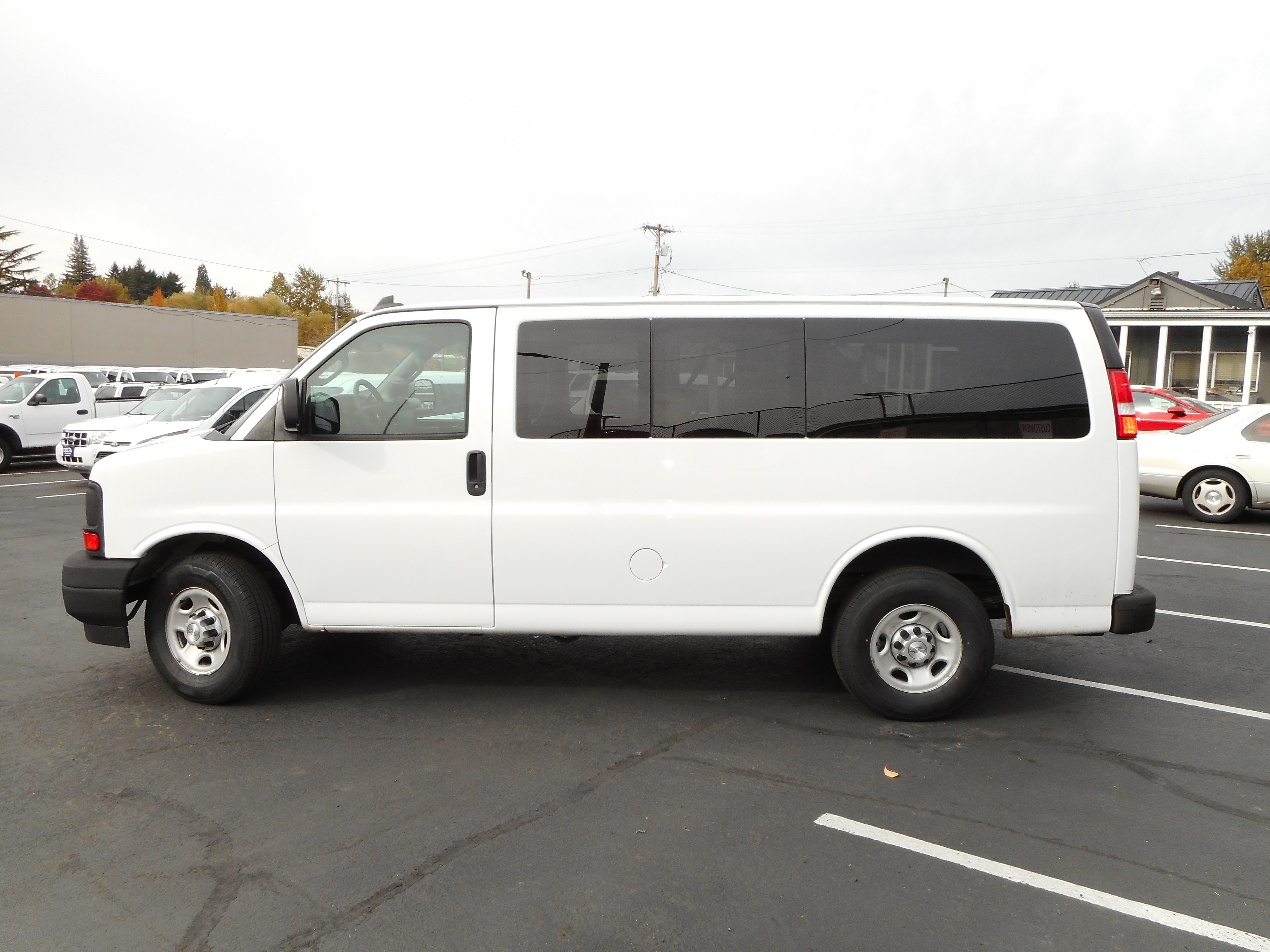 Used 2017 Chevrolet Express 2500 LS RWD image 2