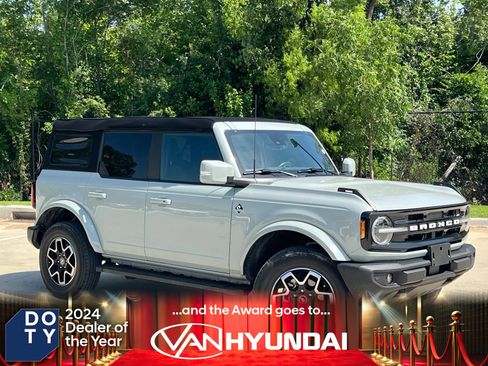 Used 2023 Ford Bronco Outer Banks AWD/4WD image 1