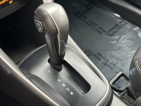 Used 2022 Chevrolet Trax LT w/ LT Convenience Package image 27