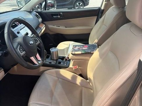 Used 2017 Subaru Outback 2.5i Limited AWD/4WD image 3