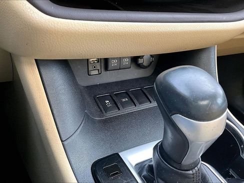 Used 2017 Toyota Highlander XLE FWD image 16
