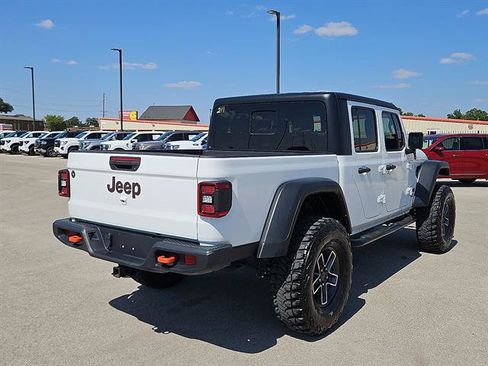 Used 2024 Jeep Gladiator Mojave w/ Technology Group AWD/4WD image 4