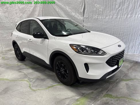 Used 2020 Ford Escape SE Sport image 2