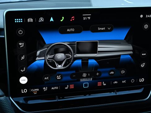 Used 2025 Volkswagen Golf w/ Euro Style Package image 38