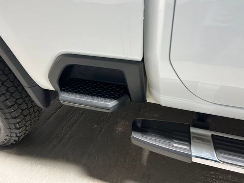 Used 2022 Chevrolet Silverado 2500 LT AWD/4WD image 11