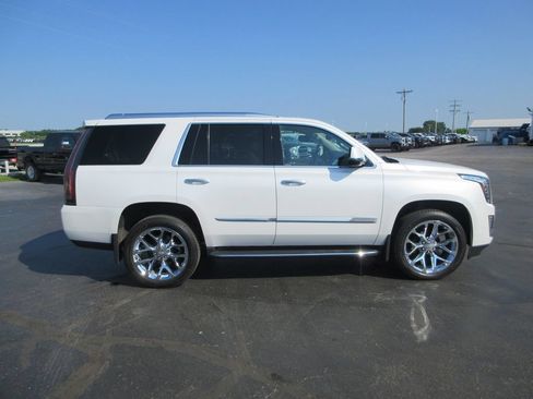 Used 2020 Cadillac Escalade Premium Luxury AWD/4WD image 5