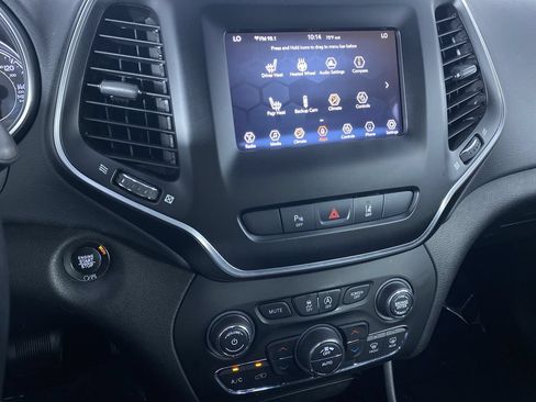Used 2020 Jeep Cherokee Latitude Plus AWD/4WD image 5