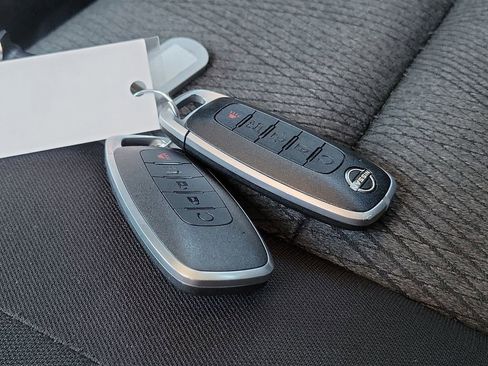 Used 2025 Nissan Rogue SV image 35