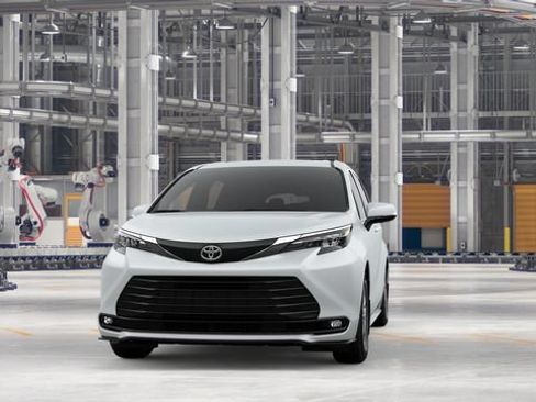 New 2026 Toyota Sienna XLE FWD image 3