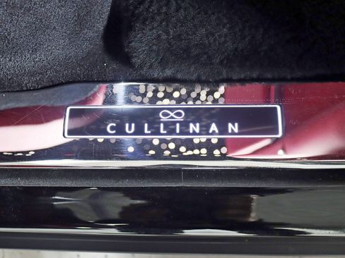 Used 2023 Rolls-Royce Cullinan Black Badge w/ Driver's Package image 17