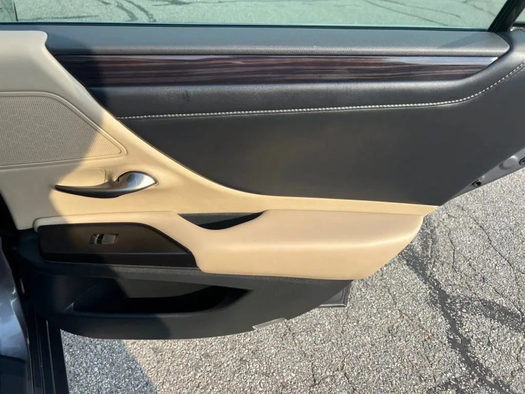 Used 2019 Lexus ES 350 w/ Premium Package FWD image 21