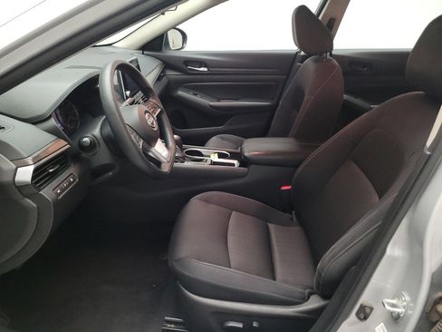 Used 2024 Nissan Altima 2.5 SV FWD image 17