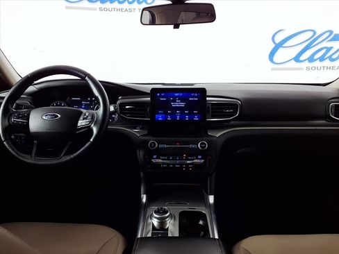 Used 2020 Ford Explorer XLT w/ Equipment Group 202A image 12