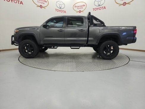 Used 2019 Toyota Tacoma TRD Off-Road w/ Technology Package image 5