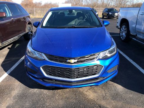 Used 2017 Chevrolet Cruze LT w/ Sun And Sound Package image 2