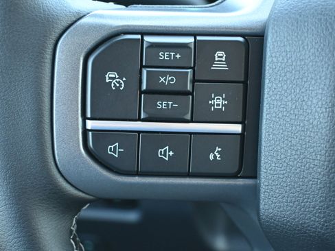 New 2026 Ford F250 Lariat w/ Black Appearance Package image 18