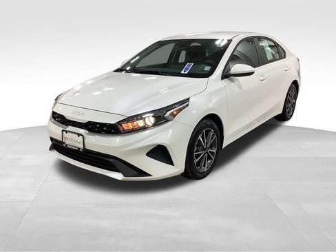 Used 2023 Kia Forte LXS image 3