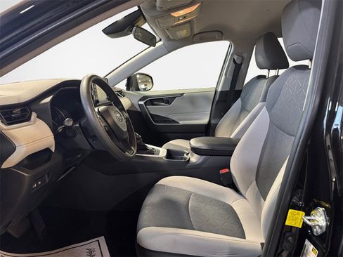 Used 2020 Toyota RAV4 XLE image 12