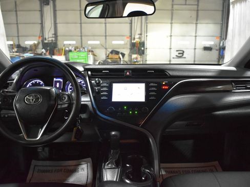 Used 2018 Toyota Camry LE FWD image 13