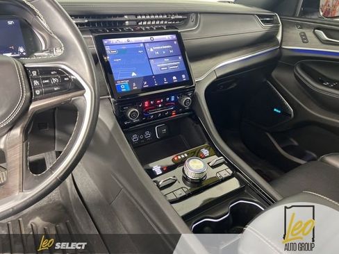 Used 2022 Jeep Grand Cherokee L Overland w/ Luxury Tech Group IV AWD/4WD image 28