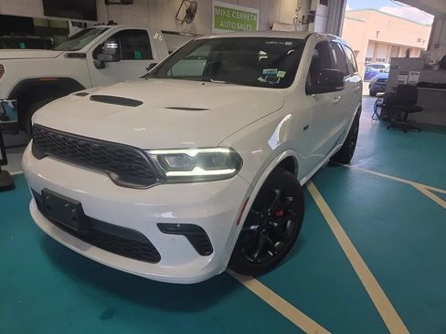 Used 2022 Dodge Durango SRT w/ Technology Group AWD/4WD image 3