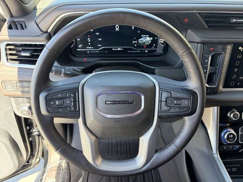 Used 2023 GMC Yukon XL Denali AWD/4WD image 23