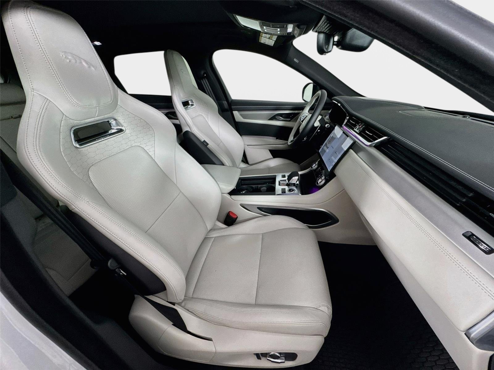 New 2026 Jaguar F-PACE R-Dynamic S AWD/4WD image 30