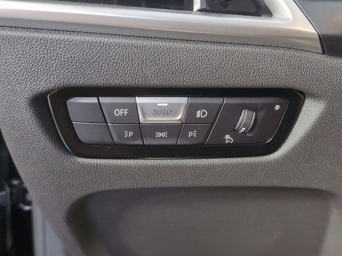 Used 2025 BMW 330i Sedan w/ Convenience Package image 27