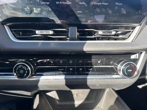 Used 2025 Chevrolet Equinox LT image 23