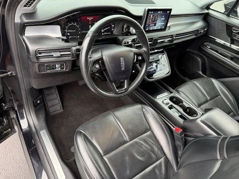 Used 2022 Lincoln Corsair AWD w/ Premium Package image 11