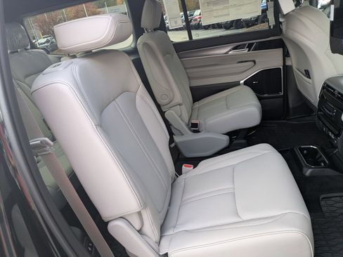 New 2025 Jeep Wagoneer Series III w/ Quick Order Package 25C Super image 29