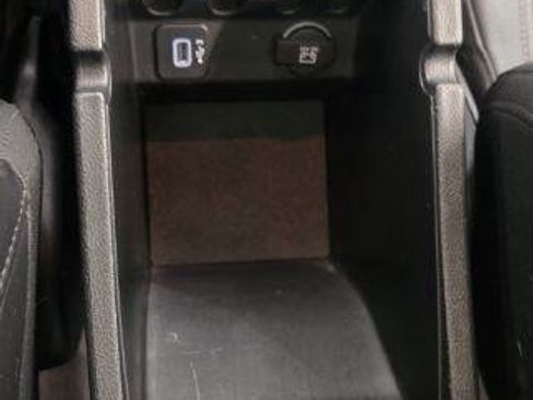 Used 2019 Jeep Cherokee Limited w/ Technology Group AWD/4WD image 24