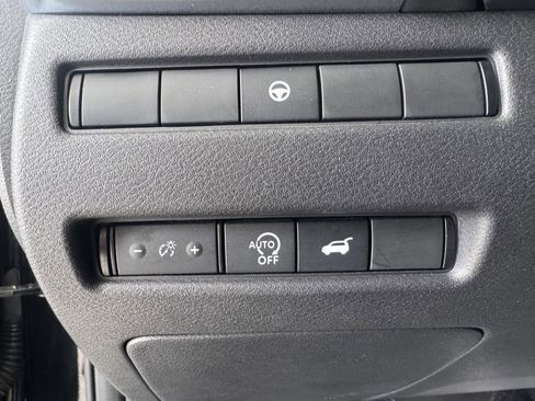 Used 2023 Nissan Rogue SV w/ SV Premium B Package image 17