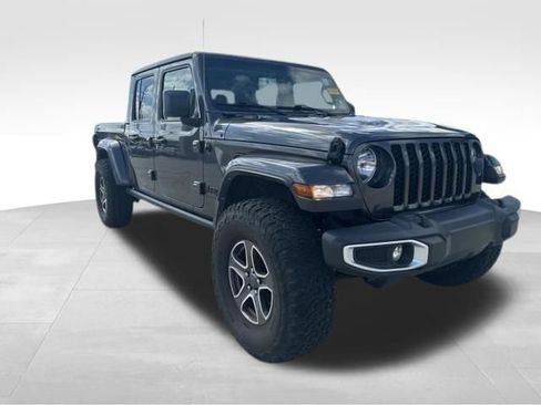 Used 2023 Jeep Gladiator Sport image 6