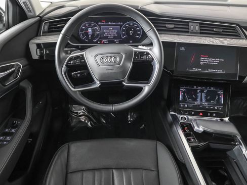 Used 2022 Audi e-tron Premium Plus w/ Premium Plus Package image 38