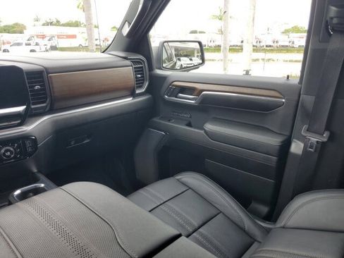Used 2024 Chevrolet Silverado 1500 High Country RWD image 15