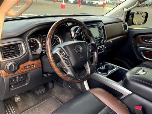 Used 2019 Nissan Titan Platinum Reserve AWD/4WD image 18