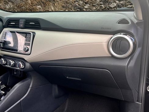 Used 2021 Nissan Versa SV image 16