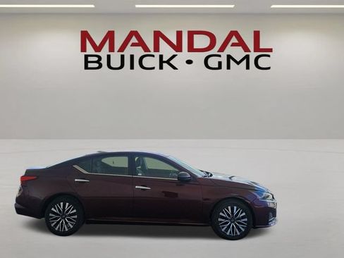 Used 2024 Nissan Altima 2.5 SV FWD image 4