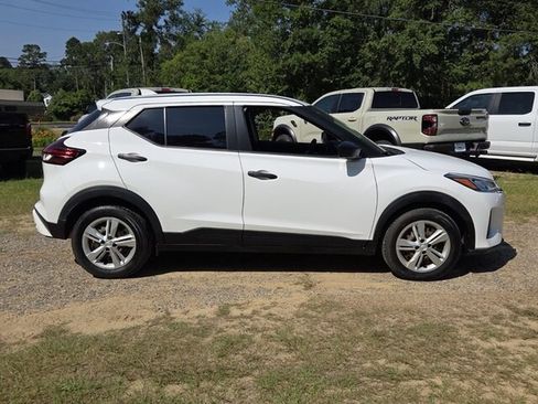 Used 2023 Nissan Kicks S FWD image 14