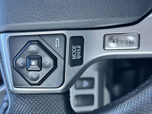 Used 2015 Toyota Tacoma w/ SR5 Package image 36