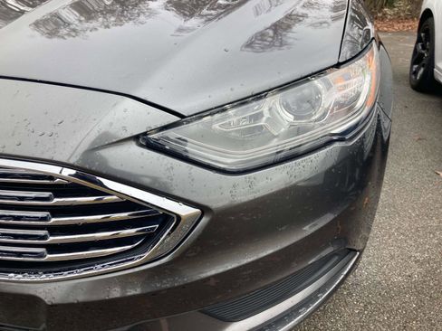 Used 2017 Ford Fusion SE w/ Fusion SE Technology Package image 10