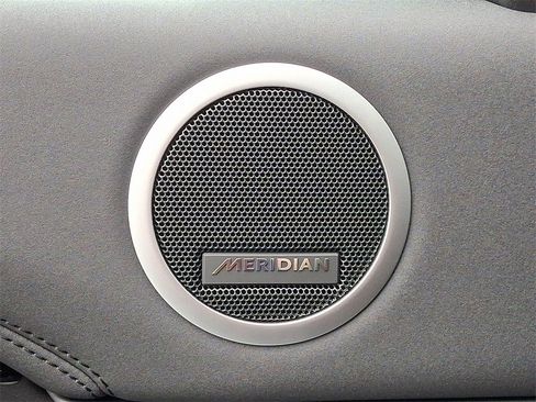 New 2025 Land Rover Discovery S image 21