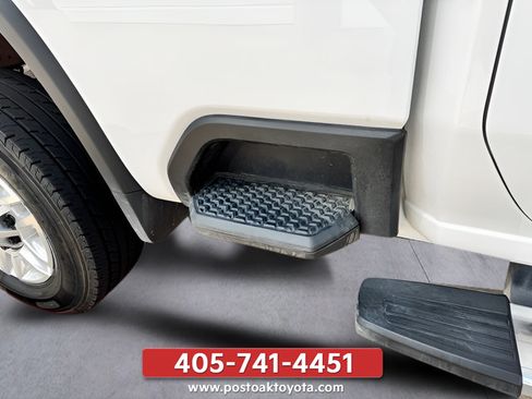 Used 2025 Chevrolet Silverado 2500 LT w/ Convenience Package AWD/4WD image 18