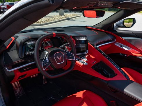 Used 2024 Chevrolet Corvette Stingray Premium Conv w/ Z51 Performance Package RWD image 23