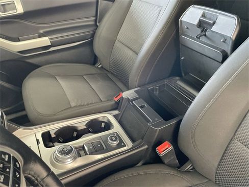 Used 2022 Ford Explorer XLT image 25