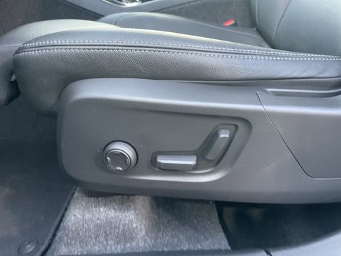 Used 2025 Volvo XC40 B5 Plus image 39