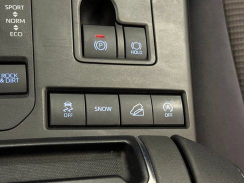 Used 2020 Toyota Highlander LE AWD/4WD image 27