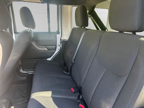 Used 2018 Jeep Wrangler Unlimited Sport S AWD/4WD image 12